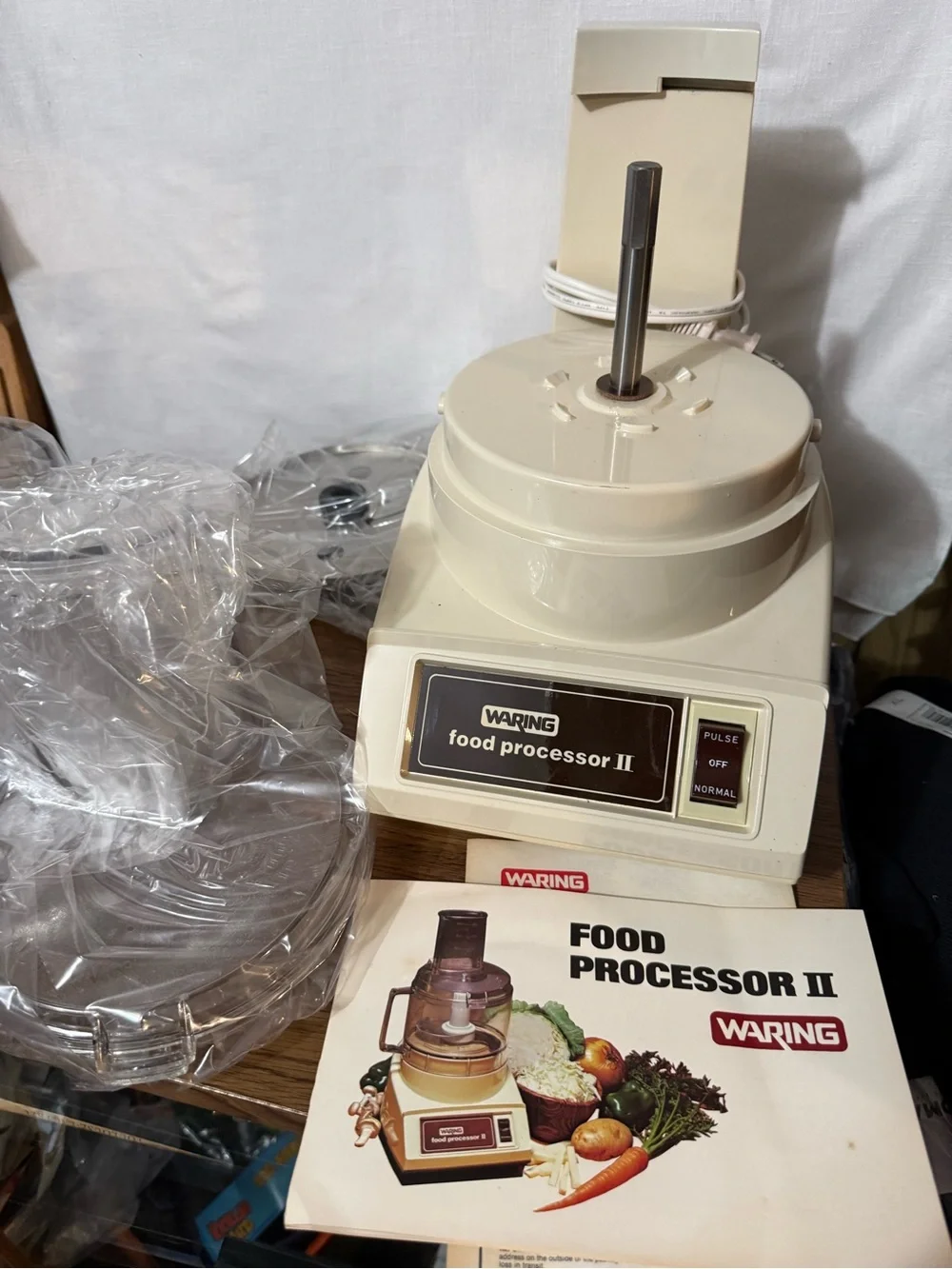 Vintage Waring Food Processor II in Cream